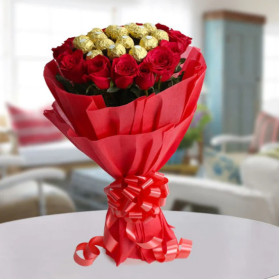 Lovely Roses n Rocher Bouquet