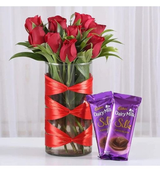 Roses Vase with Silk Chocolates