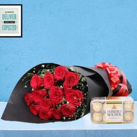 Red Roses Bunch with Rocher Red Roses Bunch with Rocher