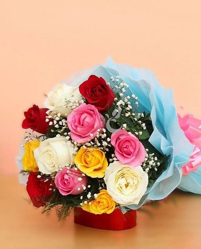 12 Mix Roses Hand Bouquet