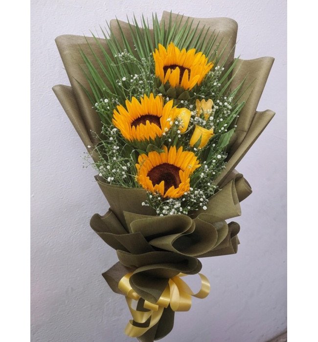 Sun-Kissed Love – Sunflowers & Roses Bouquet