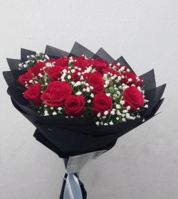 Romantic Charm – 30 Red Roses Bunch
