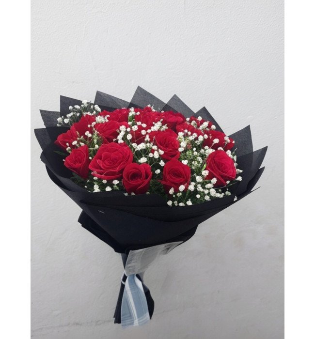 Romantic Charm – 30 Red Roses Bunch