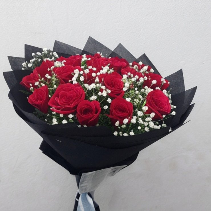 Romantic Charm – 30 Red Roses Bunch