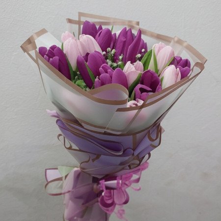 Tulip Bliss – 20 Tulips Hand Bouquet
