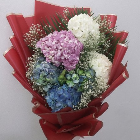 Heavenly Blooms – Premium Hydrangea Flower Bouquet