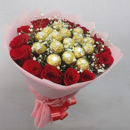Golden Love – Ferrero & Rose Fusion Bouquet